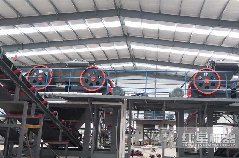 細顎式破碎機現場實拍