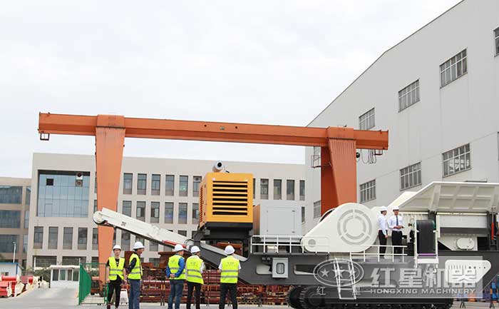 客戶來廠參觀考察建筑垃圾破碎設備