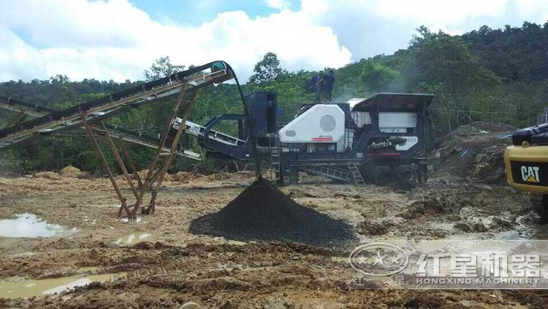 陜西移動式煤泥破碎機現場