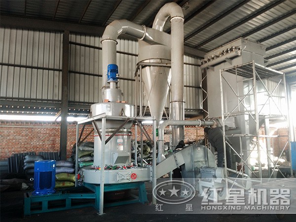 雷蒙磨粉機現場作業(yè)圖