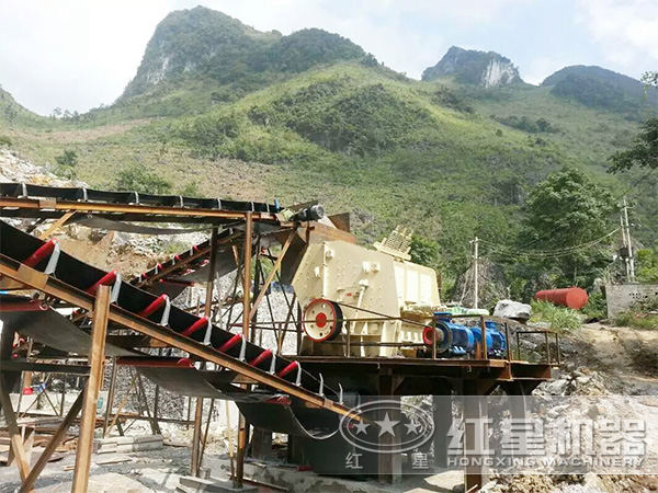 1214石頭碎石機碎石機嗑石機現場作業