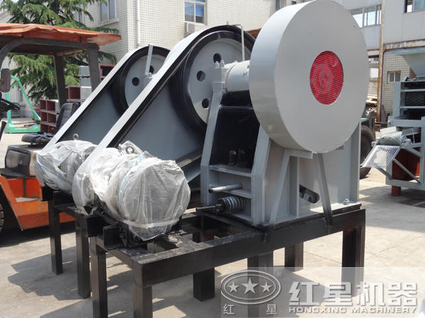 pe200-300側面圖，搭載7.5kw電動機