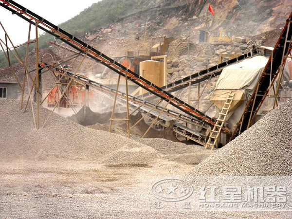 復合式碎石機現場作業圖