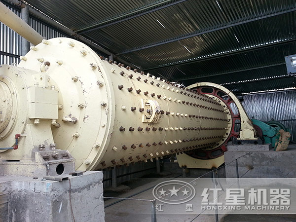 石英石棒磨式制砂機現場作業圖