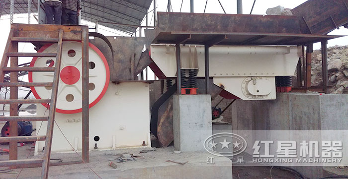 顎式破碎機(jī)作業(yè)現(xiàn)場