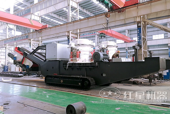 移動(dòng)式石頭破碎機(jī)配置電機(jī)組車(chē)間安裝中