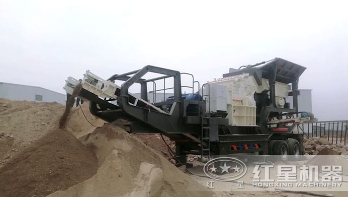 小型車式流動石子粉碎機現場